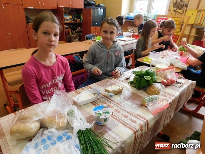 Zdjęcie w galerii na portalu naszraciborz.pl: Smacznie, zdrowo, kolorowo w SP 4  wiadomości z regionu