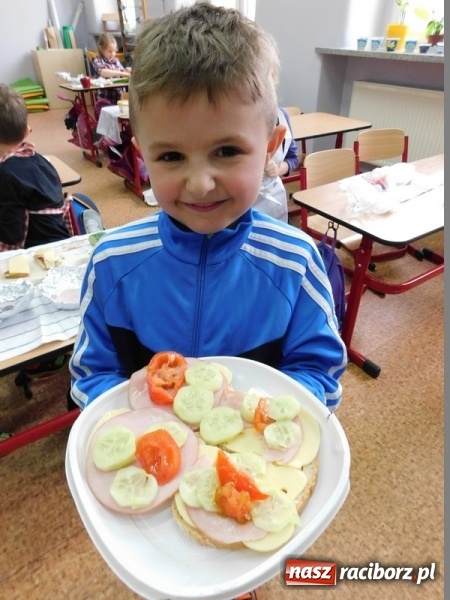 Zdjęcie w galerii na portalu naszraciborz.pl: Smacznie, zdrowo, kolorowo w SP 4  wiadomości z regionu