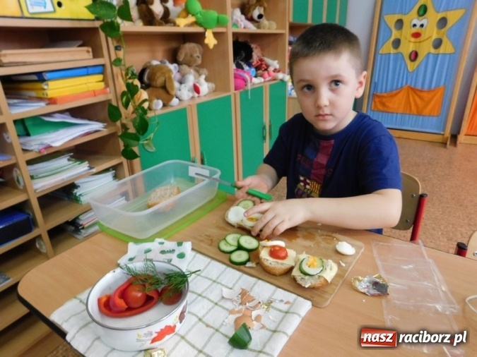 Zdjęcie w galerii na portalu naszraciborz.pl: Smacznie, zdrowo, kolorowo w SP 4  wiadomości z regionu