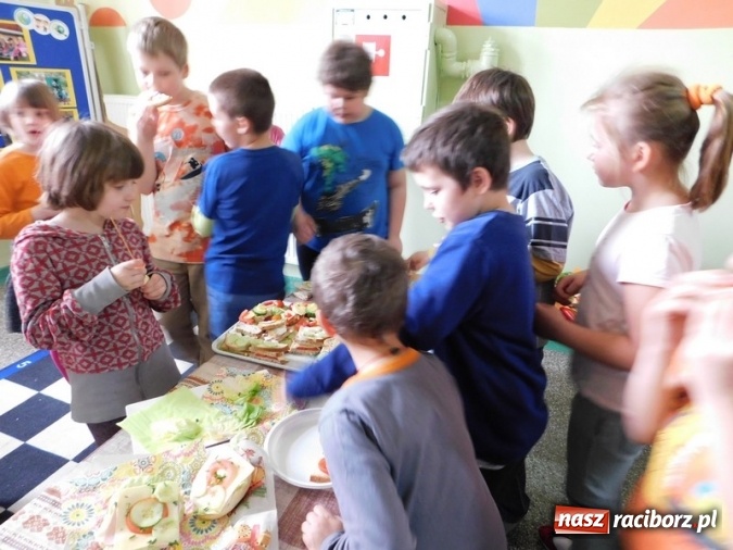 Zdjęcie w galerii na portalu naszraciborz.pl: Smacznie, zdrowo, kolorowo w SP 4  wiadomości z regionu