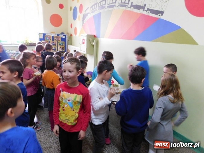 Zdjęcie w galerii na portalu naszraciborz.pl: Smacznie, zdrowo, kolorowo w SP 4  wiadomości z regionu