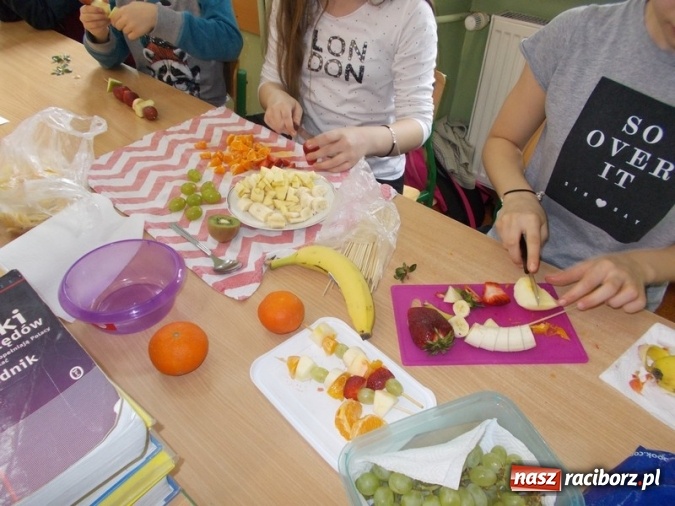 Zdjęcie w galerii na portalu naszraciborz.pl: Smacznie, zdrowo, kolorowo w SP 4  wiadomości z regionu