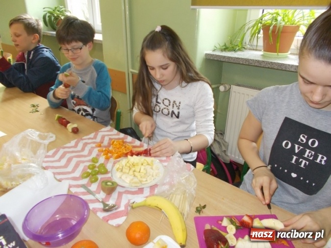 Zdjęcie w galerii na portalu naszraciborz.pl: Smacznie, zdrowo, kolorowo w SP 4  wiadomości z regionu