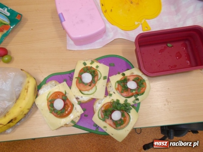 Zdjęcie w galerii na portalu naszraciborz.pl: Smacznie, zdrowo, kolorowo w SP 4  wiadomości z regionu