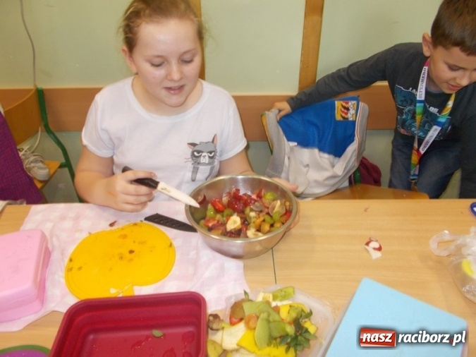 Zdjęcie w galerii na portalu naszraciborz.pl: Smacznie, zdrowo, kolorowo w SP 4  wiadomości z regionu