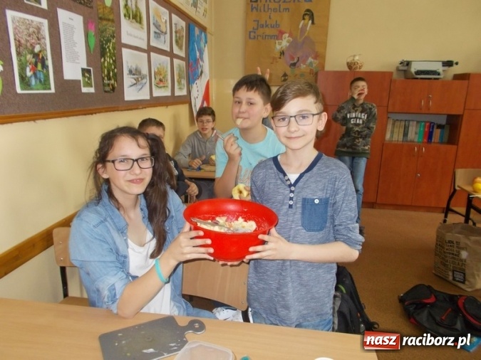 Zdjęcie w galerii na portalu naszraciborz.pl: Smacznie, zdrowo, kolorowo w SP 4  wiadomości z regionu