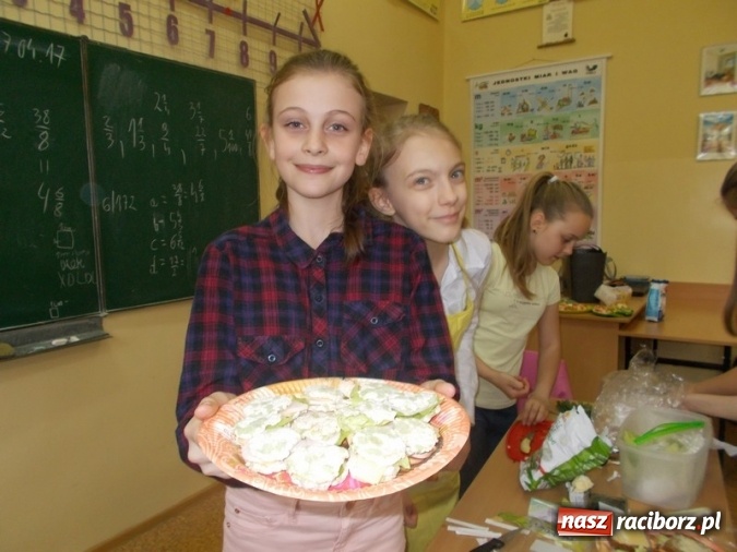 Zdjęcie w galerii na portalu naszraciborz.pl: Smacznie, zdrowo, kolorowo w SP 4  wiadomości z regionu