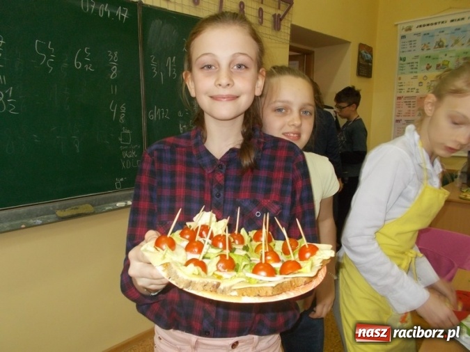 Zdjęcie w galerii na portalu naszraciborz.pl: Smacznie, zdrowo, kolorowo w SP 4  wiadomości z regionu