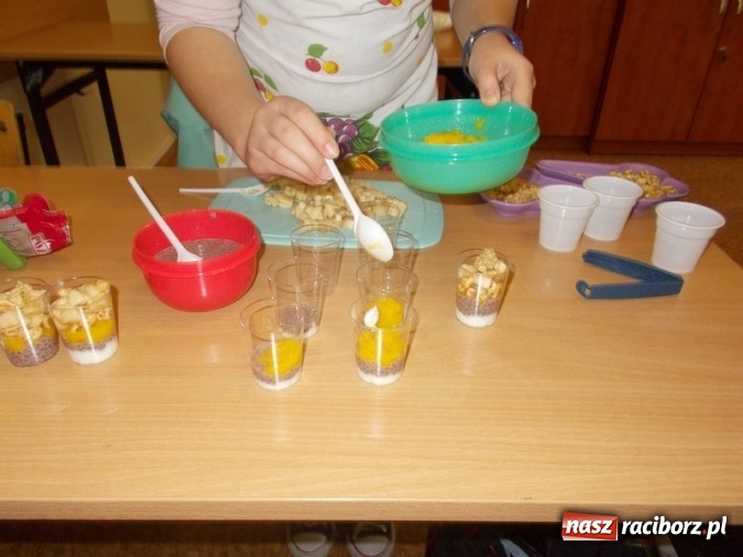 Zdjęcie w galerii na portalu naszraciborz.pl: Smacznie, zdrowo, kolorowo w SP 4  wiadomości z regionu