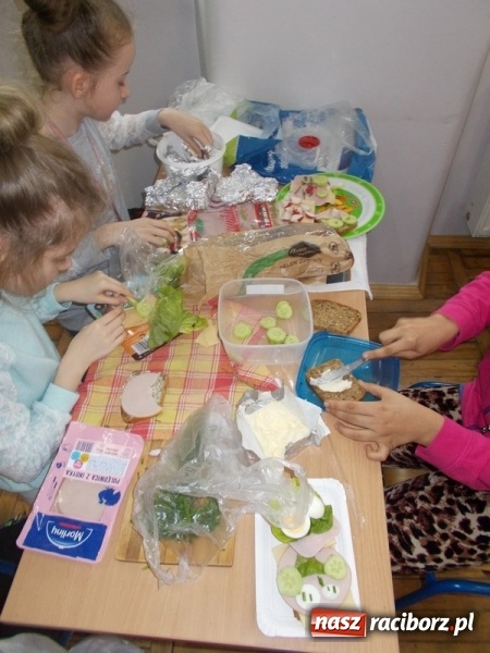 Zdjęcie w galerii na portalu naszraciborz.pl: Smacznie, zdrowo, kolorowo w SP 4  wiadomości z regionu