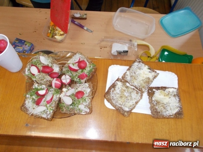 Zdjęcie w galerii na portalu naszraciborz.pl: Smacznie, zdrowo, kolorowo w SP 4  wiadomości z regionu