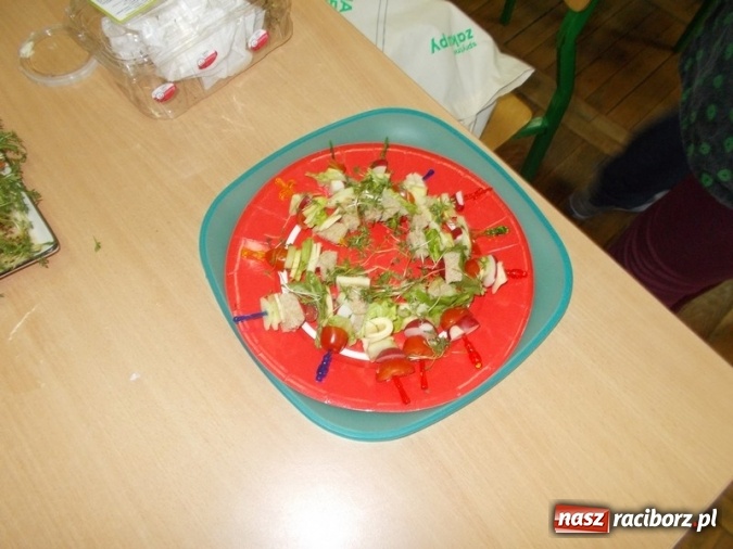 Zdjęcie w galerii na portalu naszraciborz.pl: Smacznie, zdrowo, kolorowo w SP 4  wiadomości z regionu