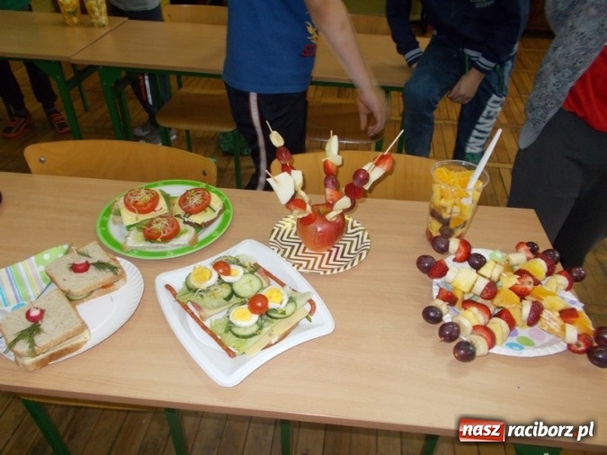 Zdjęcie w galerii na portalu naszraciborz.pl: Smacznie, zdrowo, kolorowo w SP 4  wiadomości z regionu