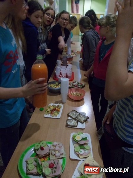 Zdjęcie w galerii na portalu naszraciborz.pl: Smacznie, zdrowo, kolorowo w SP 4  wiadomości z regionu