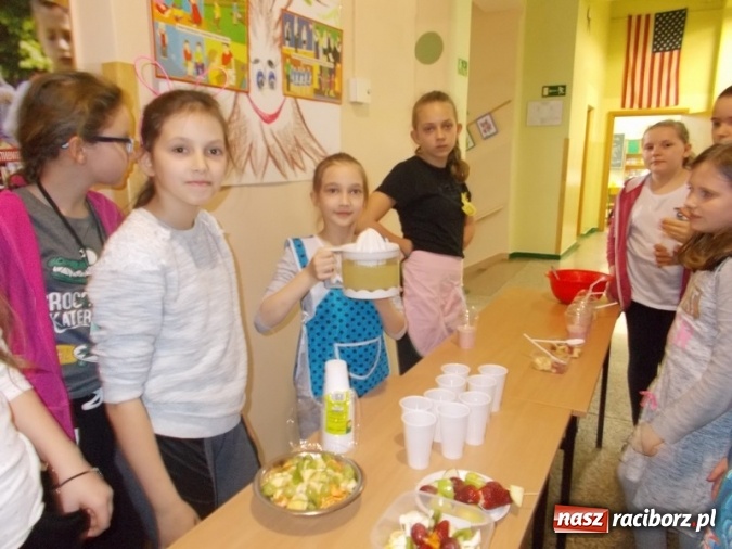 Zdjęcie w galerii na portalu naszraciborz.pl: Smacznie, zdrowo, kolorowo w SP 4  wiadomości z regionu