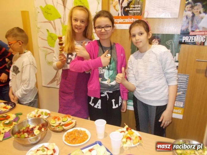Zdjęcie w galerii na portalu naszraciborz.pl: Smacznie, zdrowo, kolorowo w SP 4  wiadomości z regionu