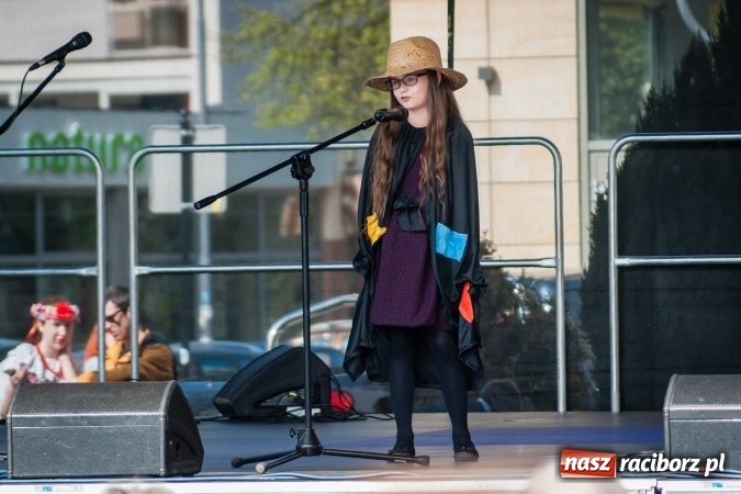 Zdjęcie w galerii na portalu naszraciborz.pl: Niedzielne występy artystyczne podczas Jarmarku Wielkanocnego wiadomości z regionu