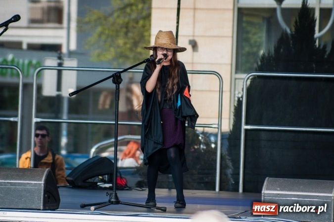 Zdjęcie w galerii na portalu naszraciborz.pl: Niedzielne występy artystyczne podczas Jarmarku Wielkanocnego wiadomości z regionu