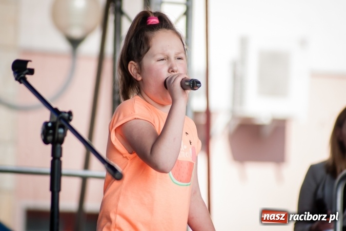 Zdjęcie w galerii na portalu naszraciborz.pl: Niedzielne występy artystyczne podczas Jarmarku Wielkanocnego wiadomości z regionu