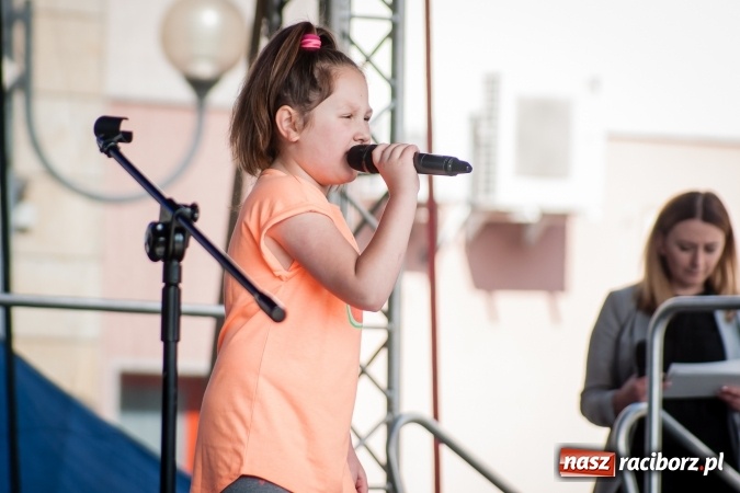 Zdjęcie w galerii na portalu naszraciborz.pl: Niedzielne występy artystyczne podczas Jarmarku Wielkanocnego wiadomości z regionu