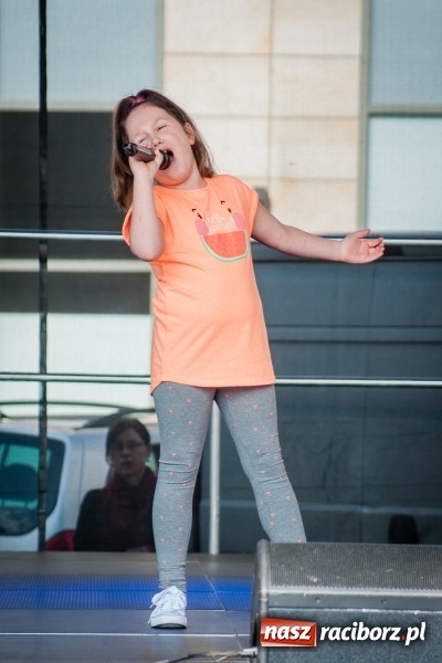 Zdjęcie w galerii na portalu naszraciborz.pl: Niedzielne występy artystyczne podczas Jarmarku Wielkanocnego wiadomości z regionu