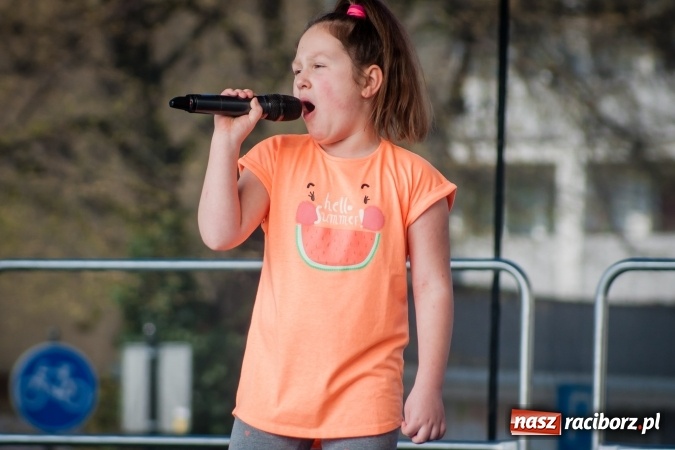 Zdjęcie w galerii na portalu naszraciborz.pl: Niedzielne występy artystyczne podczas Jarmarku Wielkanocnego wiadomości z regionu