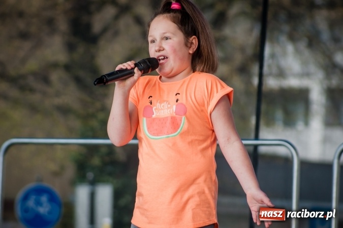 Zdjęcie w galerii na portalu naszraciborz.pl: Niedzielne występy artystyczne podczas Jarmarku Wielkanocnego wiadomości z regionu