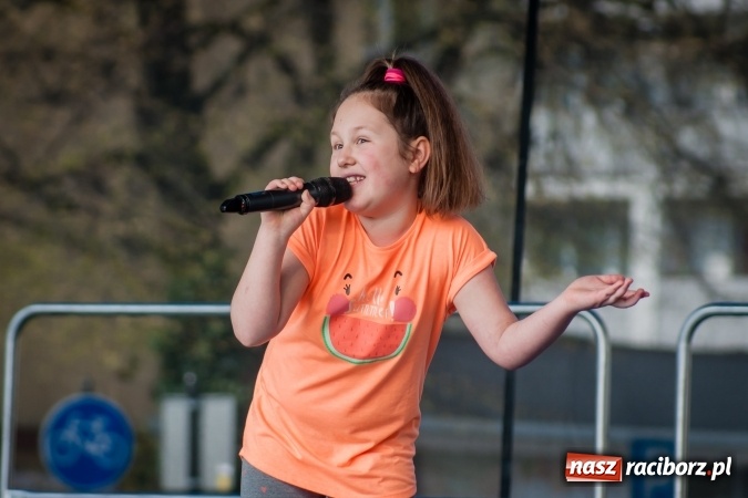 Zdjęcie w galerii na portalu naszraciborz.pl: Niedzielne występy artystyczne podczas Jarmarku Wielkanocnego wiadomości z regionu