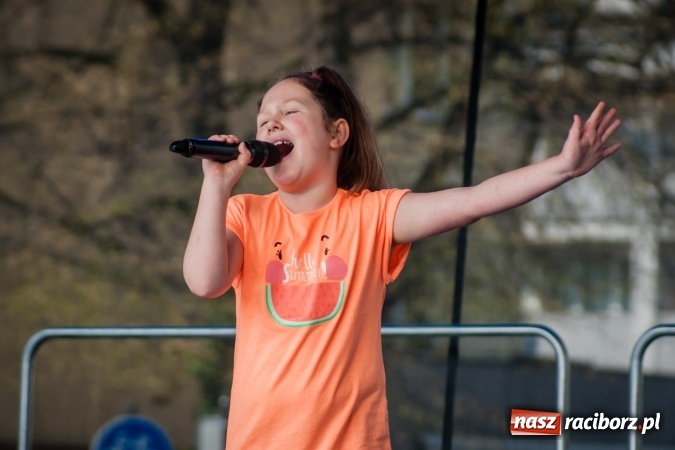 Zdjęcie w galerii na portalu naszraciborz.pl: Niedzielne występy artystyczne podczas Jarmarku Wielkanocnego wiadomości z regionu