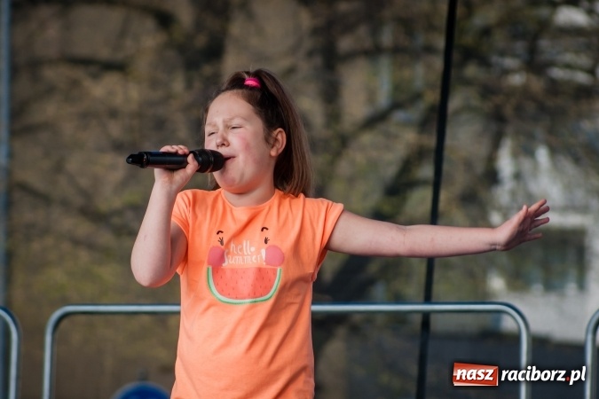 Zdjęcie w galerii na portalu naszraciborz.pl: Niedzielne występy artystyczne podczas Jarmarku Wielkanocnego wiadomości z regionu