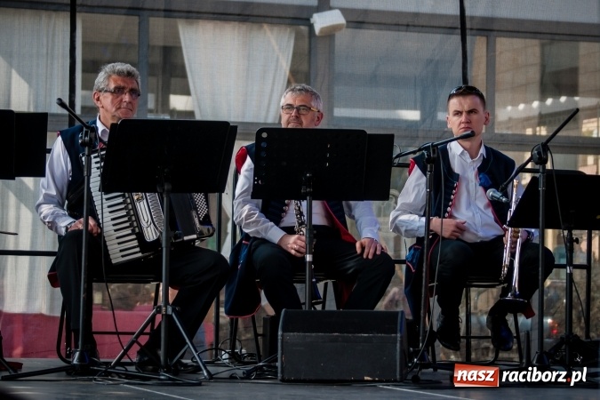 Zdjęcie w galerii na portalu naszraciborz.pl: Niedzielne występy artystyczne podczas Jarmarku Wielkanocnego wiadomości z regionu