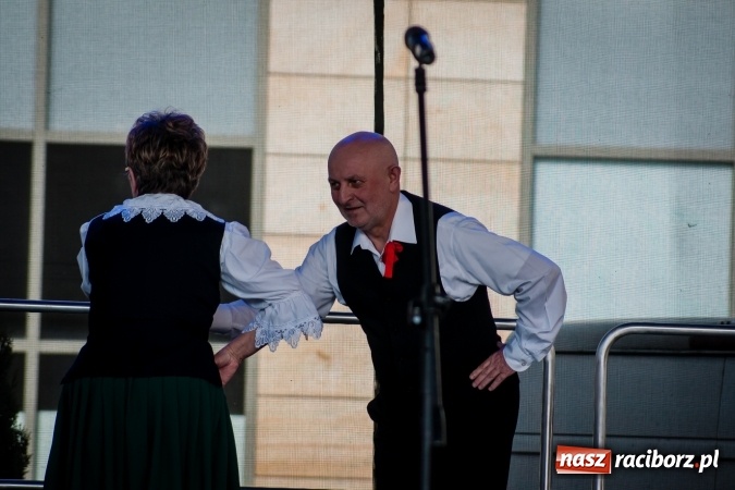 Zdjęcie w galerii na portalu naszraciborz.pl: Niedzielne występy artystyczne podczas Jarmarku Wielkanocnego wiadomości z regionu