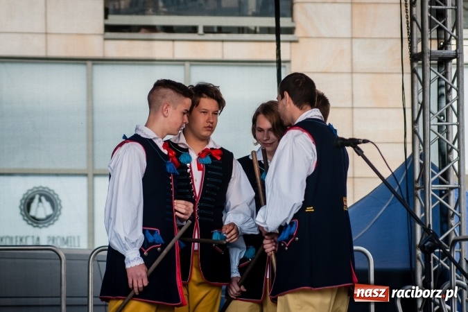 Zdjęcie w galerii na portalu naszraciborz.pl: Niedzielne występy artystyczne podczas Jarmarku Wielkanocnego wiadomości z regionu