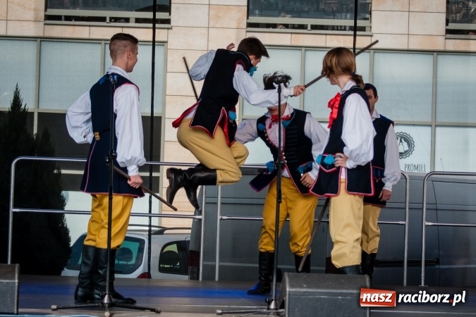 Zdjęcie w galerii na portalu naszraciborz.pl: Niedzielne występy artystyczne podczas Jarmarku Wielkanocnego wiadomości z regionu