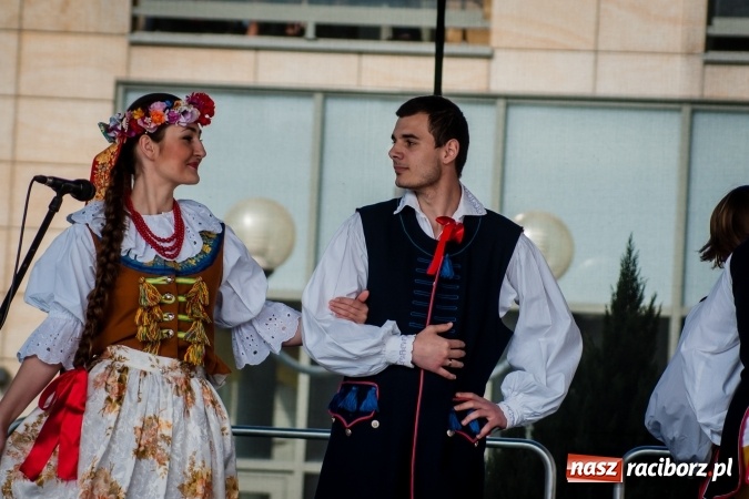 Zdjęcie w galerii na portalu naszraciborz.pl: Niedzielne występy artystyczne podczas Jarmarku Wielkanocnego wiadomości z regionu