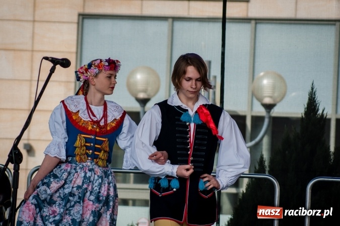 Zdjęcie w galerii na portalu naszraciborz.pl: Niedzielne występy artystyczne podczas Jarmarku Wielkanocnego wiadomości z regionu