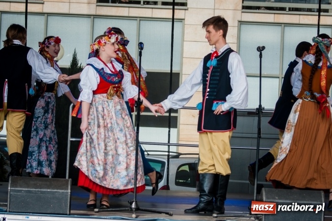 Zdjęcie w galerii na portalu naszraciborz.pl: Niedzielne występy artystyczne podczas Jarmarku Wielkanocnego wiadomości z regionu