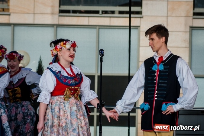 Zdjęcie w galerii na portalu naszraciborz.pl: Niedzielne występy artystyczne podczas Jarmarku Wielkanocnego wiadomości z regionu