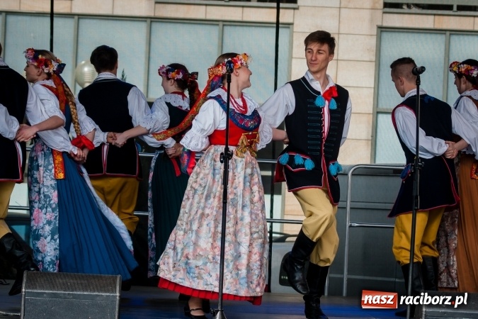 Zdjęcie w galerii na portalu naszraciborz.pl: Niedzielne występy artystyczne podczas Jarmarku Wielkanocnego wiadomości z regionu