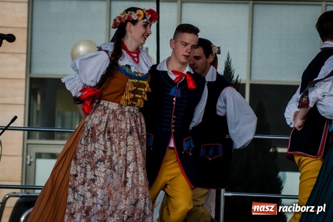 Zdjęcie w galerii na portalu naszraciborz.pl: Niedzielne występy artystyczne podczas Jarmarku Wielkanocnego wiadomości z regionu