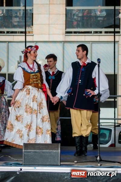 Zdjęcie w galerii na portalu naszraciborz.pl: Niedzielne występy artystyczne podczas Jarmarku Wielkanocnego wiadomości z regionu