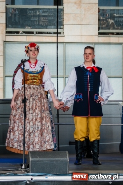 Zdjęcie w galerii na portalu naszraciborz.pl: Niedzielne występy artystyczne podczas Jarmarku Wielkanocnego wiadomości z regionu