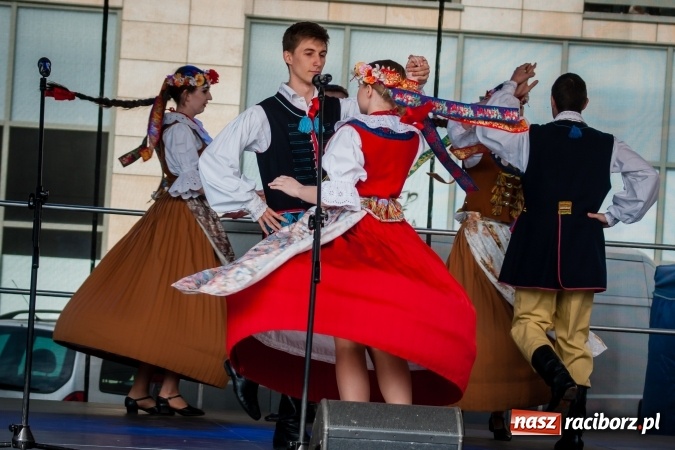 Zdjęcie w galerii na portalu naszraciborz.pl: Niedzielne występy artystyczne podczas Jarmarku Wielkanocnego wiadomości z regionu