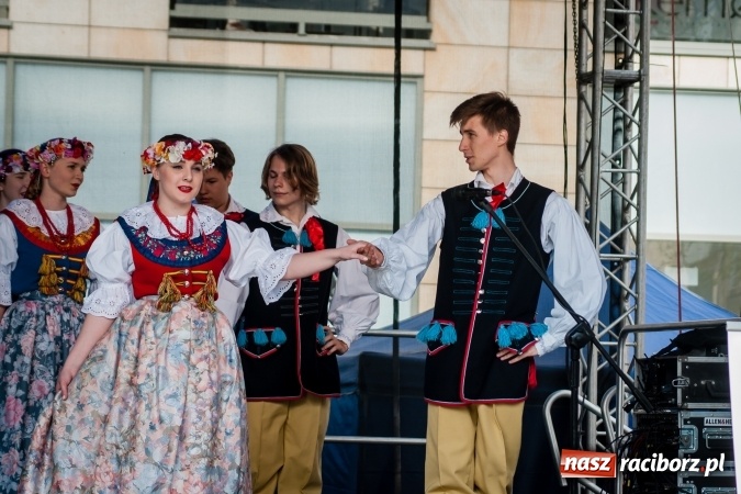 Zdjęcie w galerii na portalu naszraciborz.pl: Niedzielne występy artystyczne podczas Jarmarku Wielkanocnego wiadomości z regionu