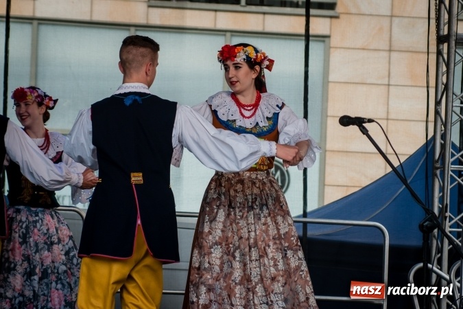 Zdjęcie w galerii na portalu naszraciborz.pl: Niedzielne występy artystyczne podczas Jarmarku Wielkanocnego wiadomości z regionu