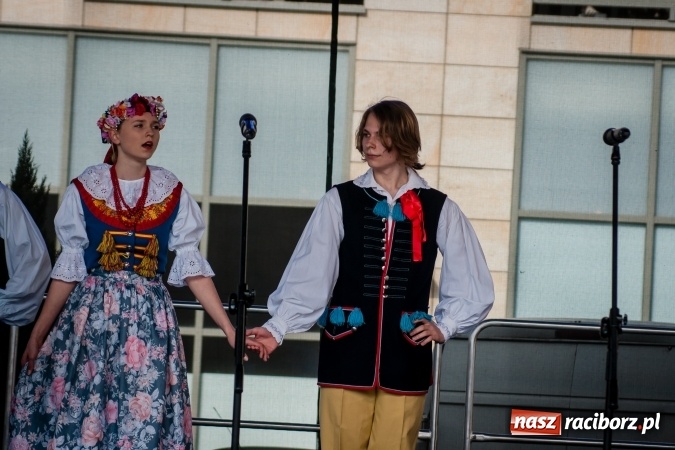 Zdjęcie w galerii na portalu naszraciborz.pl: Niedzielne występy artystyczne podczas Jarmarku Wielkanocnego wiadomości z regionu