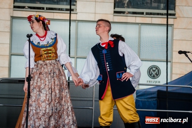 Zdjęcie w galerii na portalu naszraciborz.pl: Niedzielne występy artystyczne podczas Jarmarku Wielkanocnego wiadomości z regionu