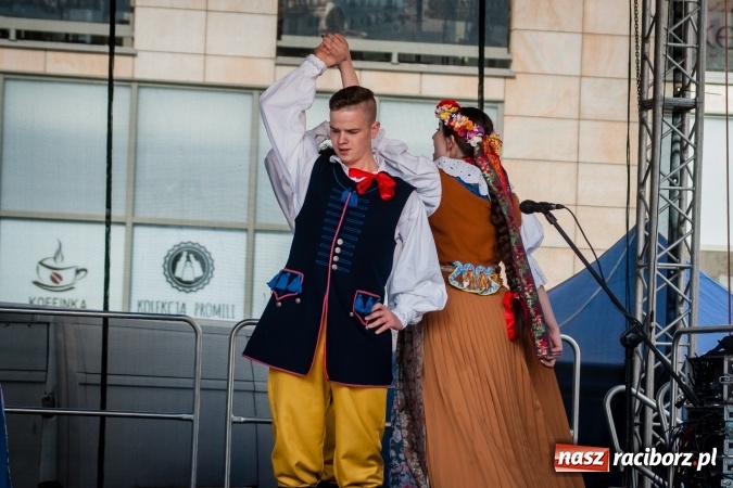 Zdjęcie w galerii na portalu naszraciborz.pl: Niedzielne występy artystyczne podczas Jarmarku Wielkanocnego wiadomości z regionu