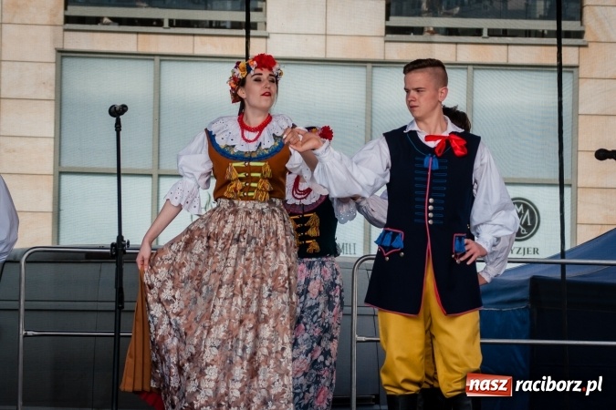 Zdjęcie w galerii na portalu naszraciborz.pl: Niedzielne występy artystyczne podczas Jarmarku Wielkanocnego wiadomości z regionu