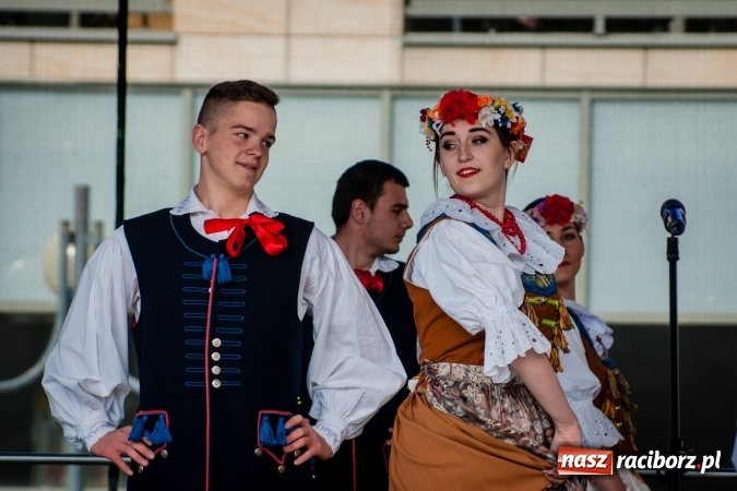 Zdjęcie w galerii na portalu naszraciborz.pl: Niedzielne występy artystyczne podczas Jarmarku Wielkanocnego wiadomości z regionu